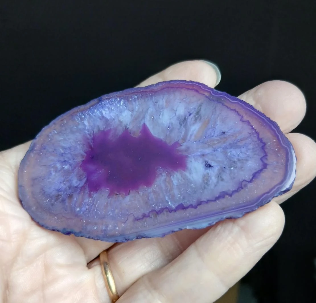 Tranche agate fine teintée violette 27,60 g / 7,3 x 4,3 cm qualité B - Brésil